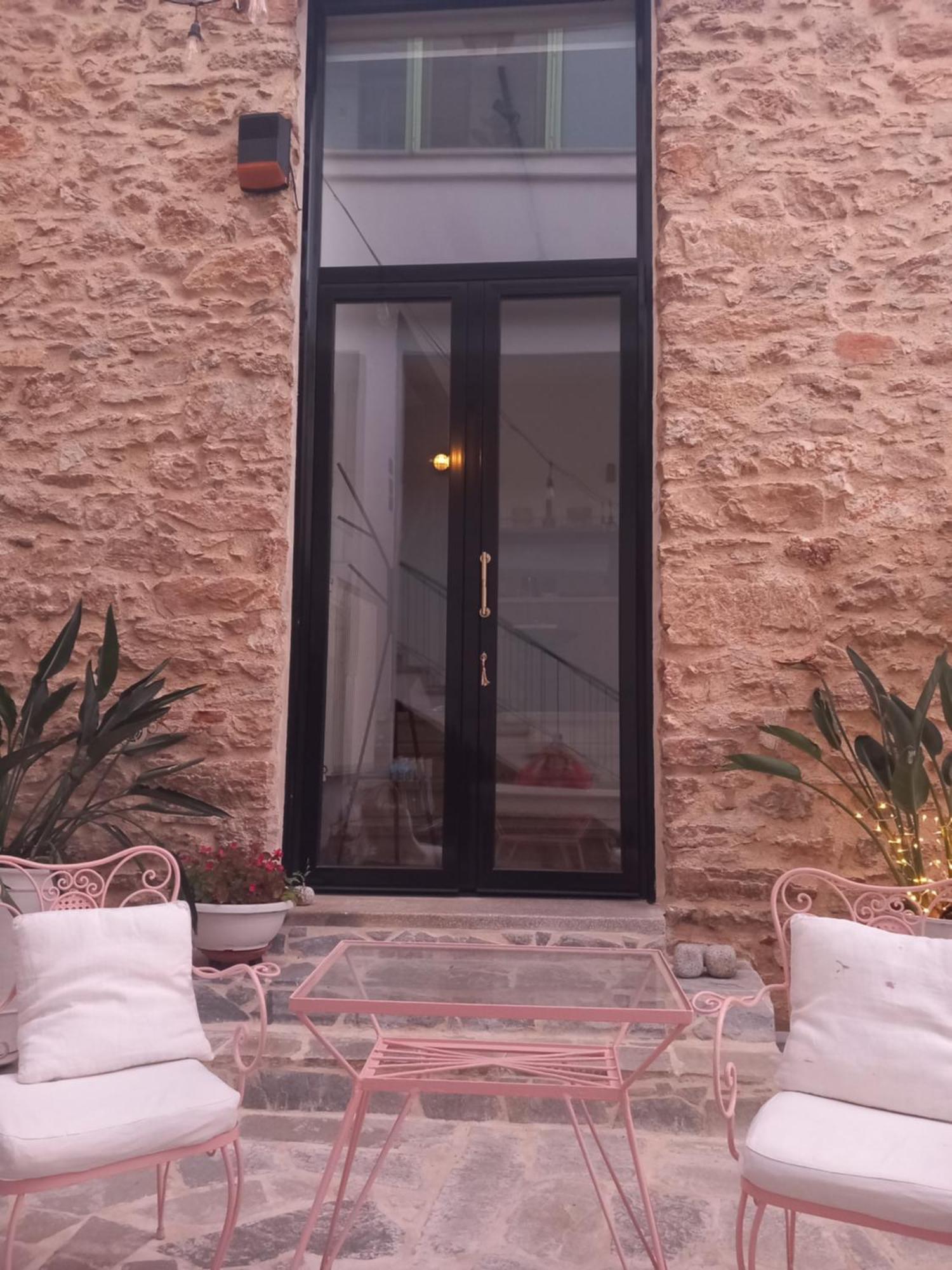 Stoa House Airport Apartment