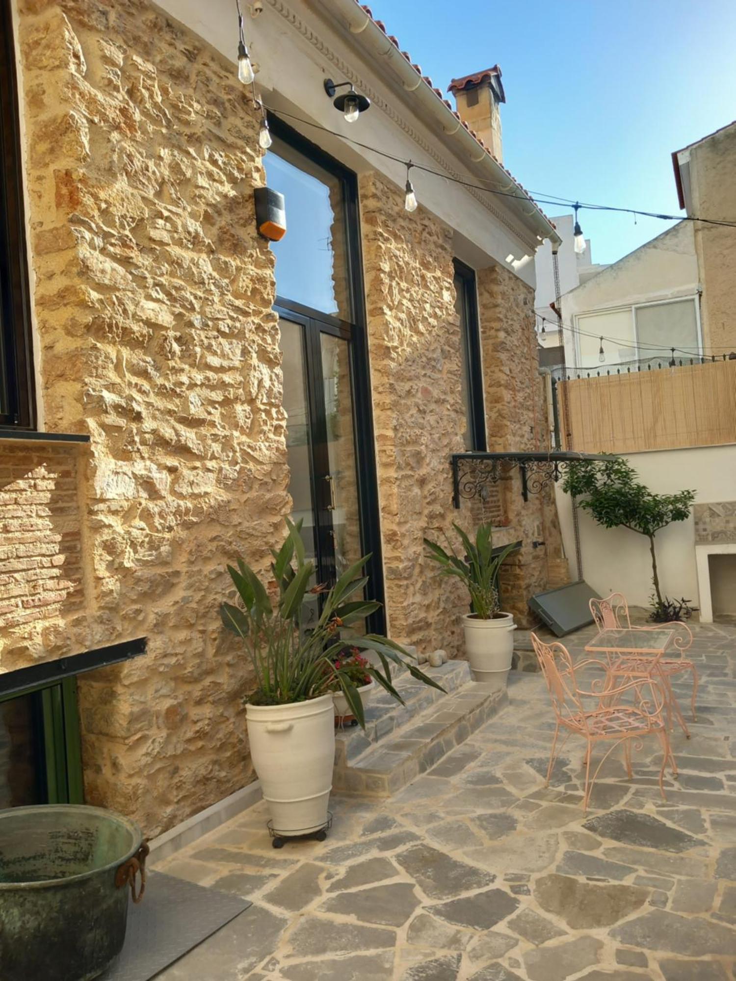 Stoa House Airport